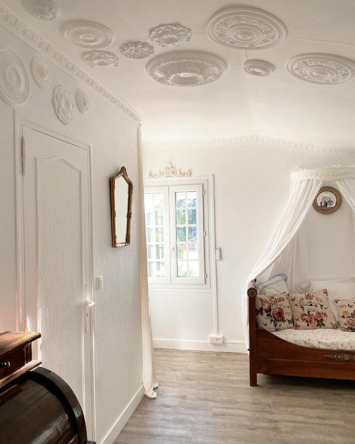 Le Vieux Moulin Bed & Breakfast Bouhet ภายนอก รูปภาพ
